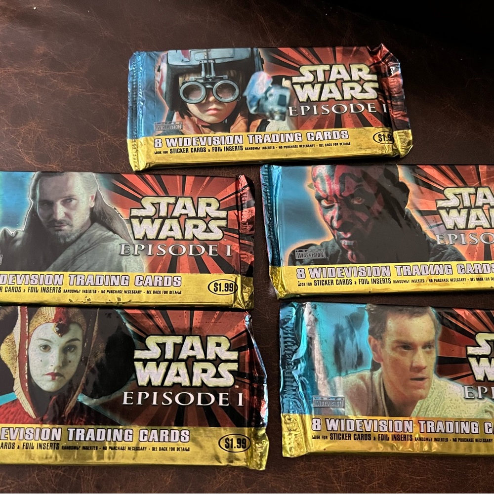 Star Wars Episode I 8 widewision trading cards. 5 packets.